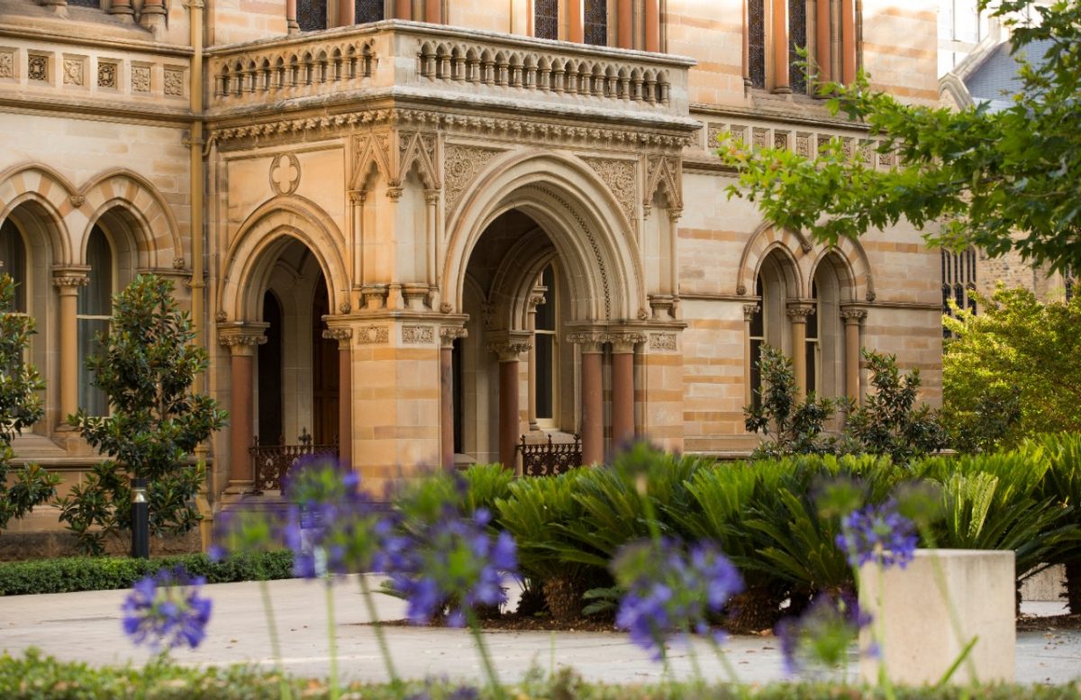 học phí đại học Adelaide Úc 1